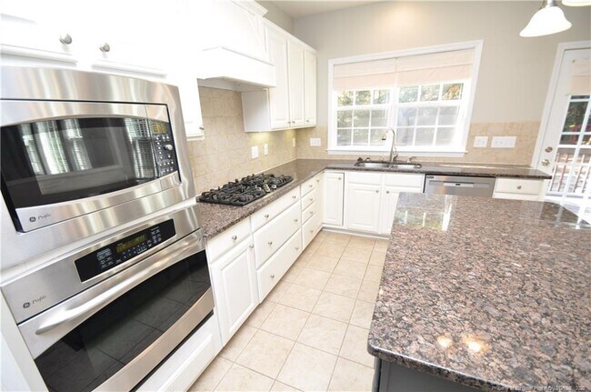 Building Photo - 300 Sutton Glen Dr