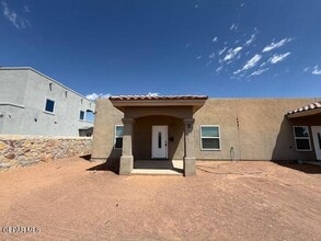 Building Photo - 14981 Vechot Dr