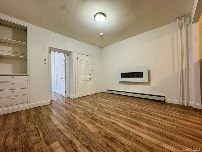 Building Photo - 134 N 7th Ave