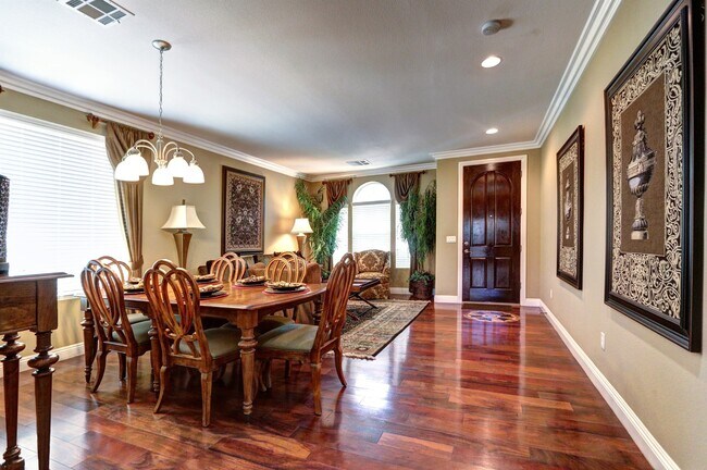 Building Photo - 1318 Surrey Downs Ln