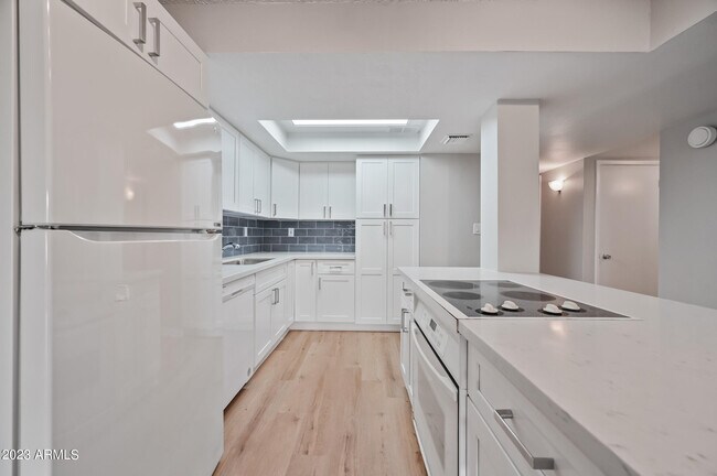 Building Photo - 11044 N 28th Dr