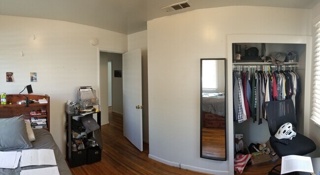 Building Photo - 209 Jeffrey Dr