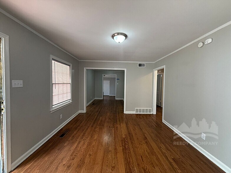 Building Photo - Your Perfect Home: Renovated 3 Bed, 1 Bath!