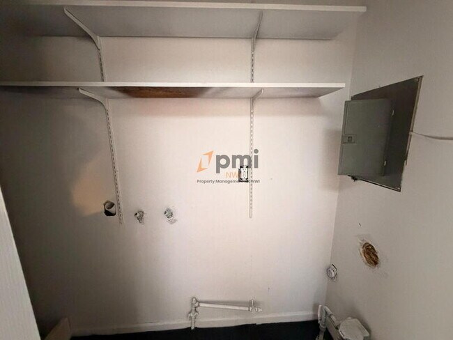 Building Photo - 160 Meadows Cir