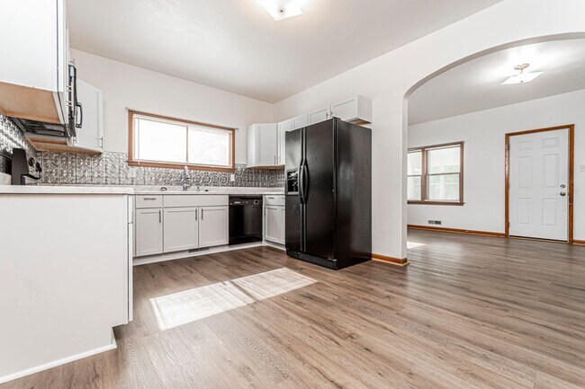 Building Photo - Single Family Home