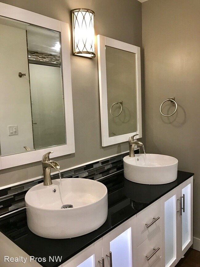 Building Photo - 3 br, 2.5 bath House - 1845 Evergreen Poin...