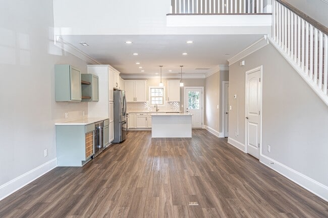 Building Photo - 152 Lark Dr