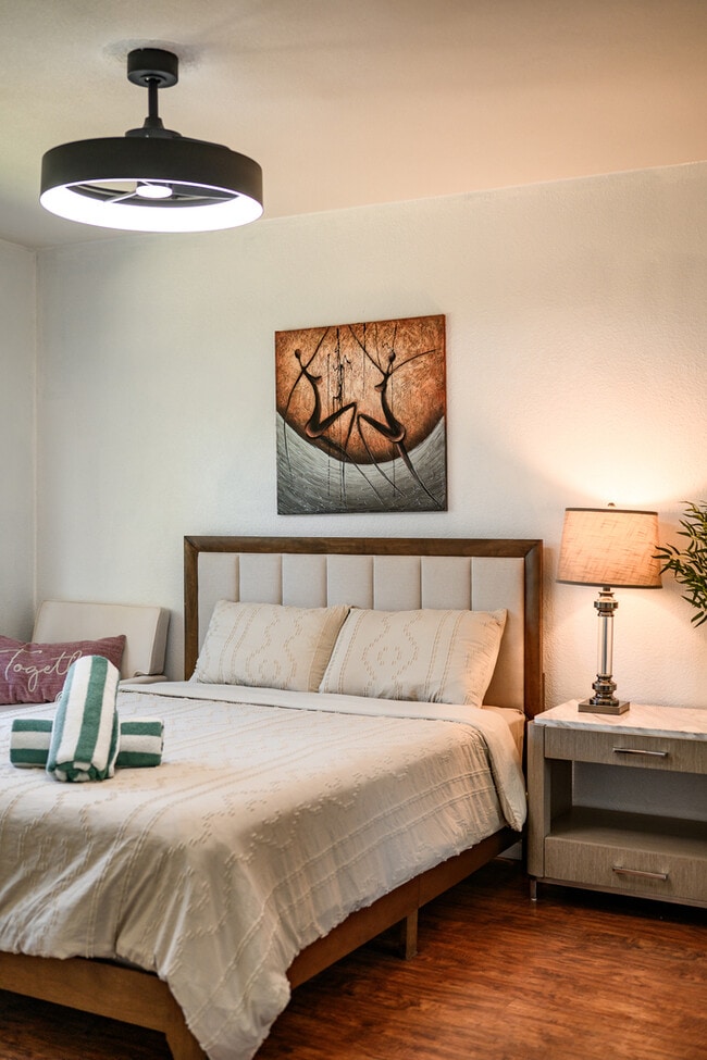 Building Photo - 1250 Stratford Ln