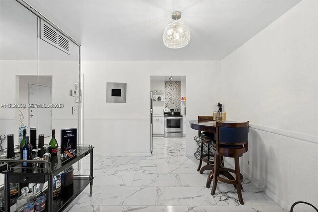 Building Photo - 4043 NW 16th St