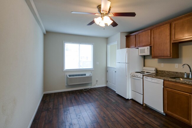 Building Photo - 1026 Bluemont Ave