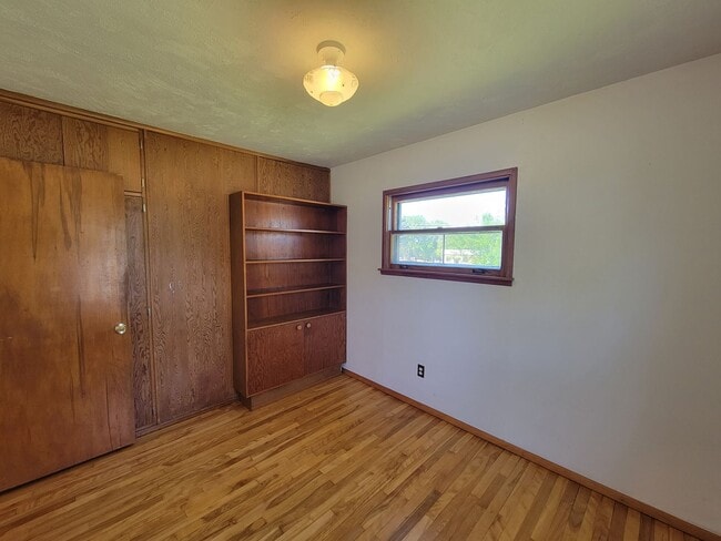 Building Photo - 2 Bedroom House