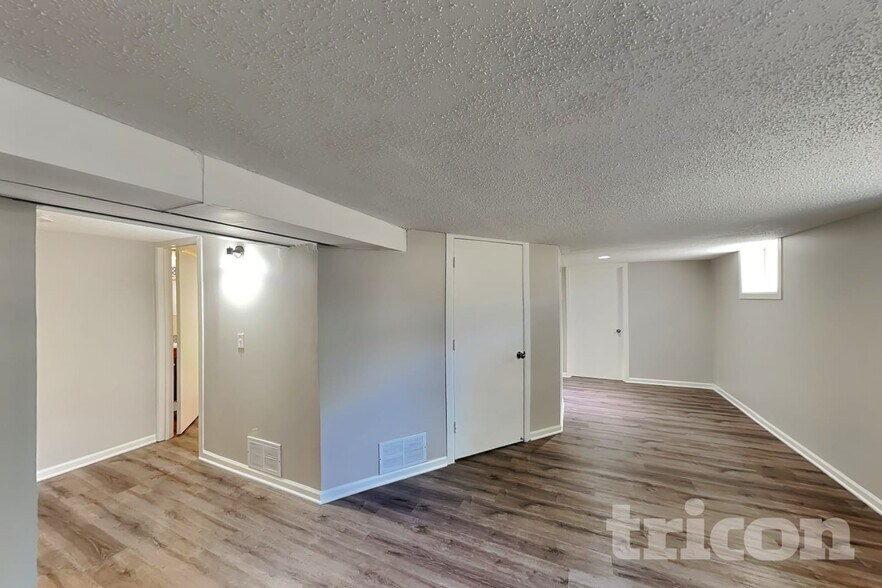 Building Photo - 1572 Pullman Ave
