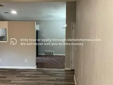 Building Photo - 920 W Idylwild Dr