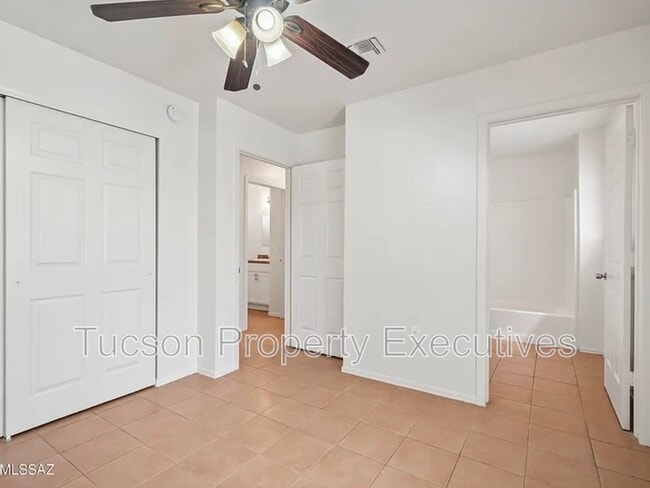 Building Photo - 1107 W Sonora St