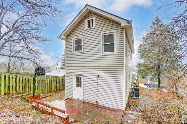 Building Photo - Three Bedroom Home in Covington!