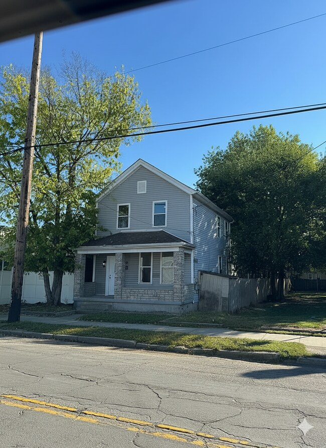 Building Photo - 628 East Ave