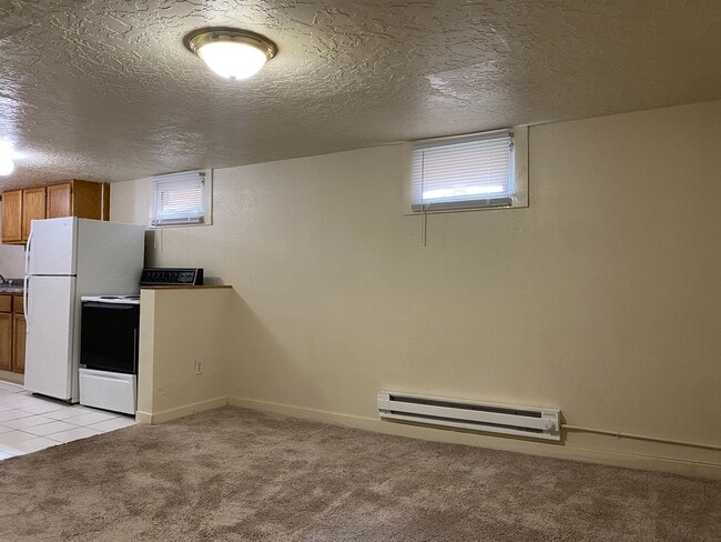 Building Photo - 709 Evans Ave