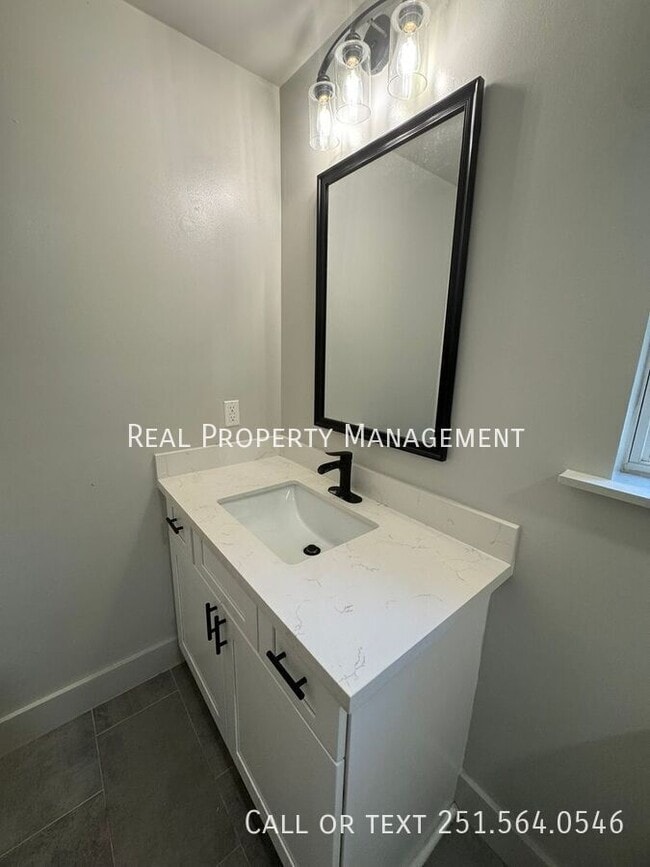 Building Photo - 3158 Lees Ln