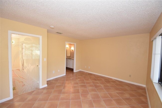 Building Photo - 74 Lake Forest Pl