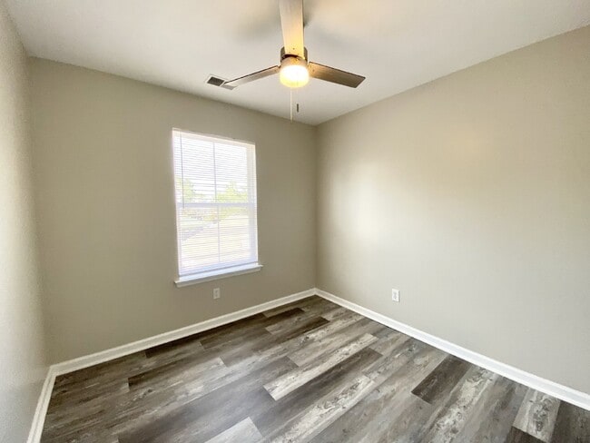 Building Photo - Fully Renovated, Three Bedroom, Bluffton P...