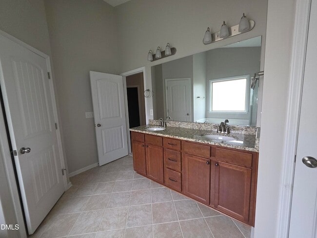 Building Photo - 6007 Peachtree Town Ln