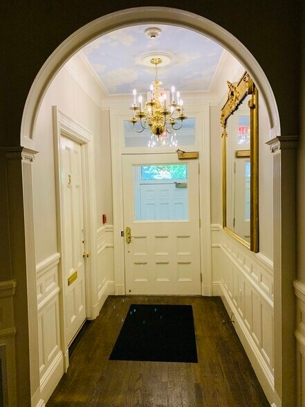 Building Photo - 392 Marlborough St
