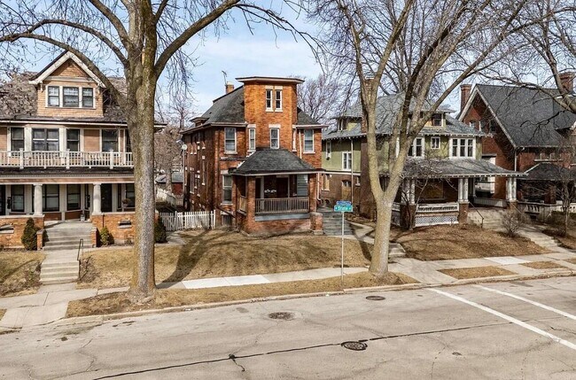 Building Photo - 3034 W State St