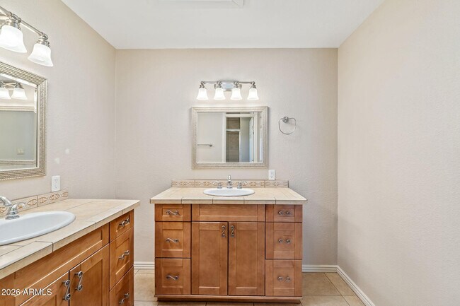 Building Photo - 3007 N 84th Pl