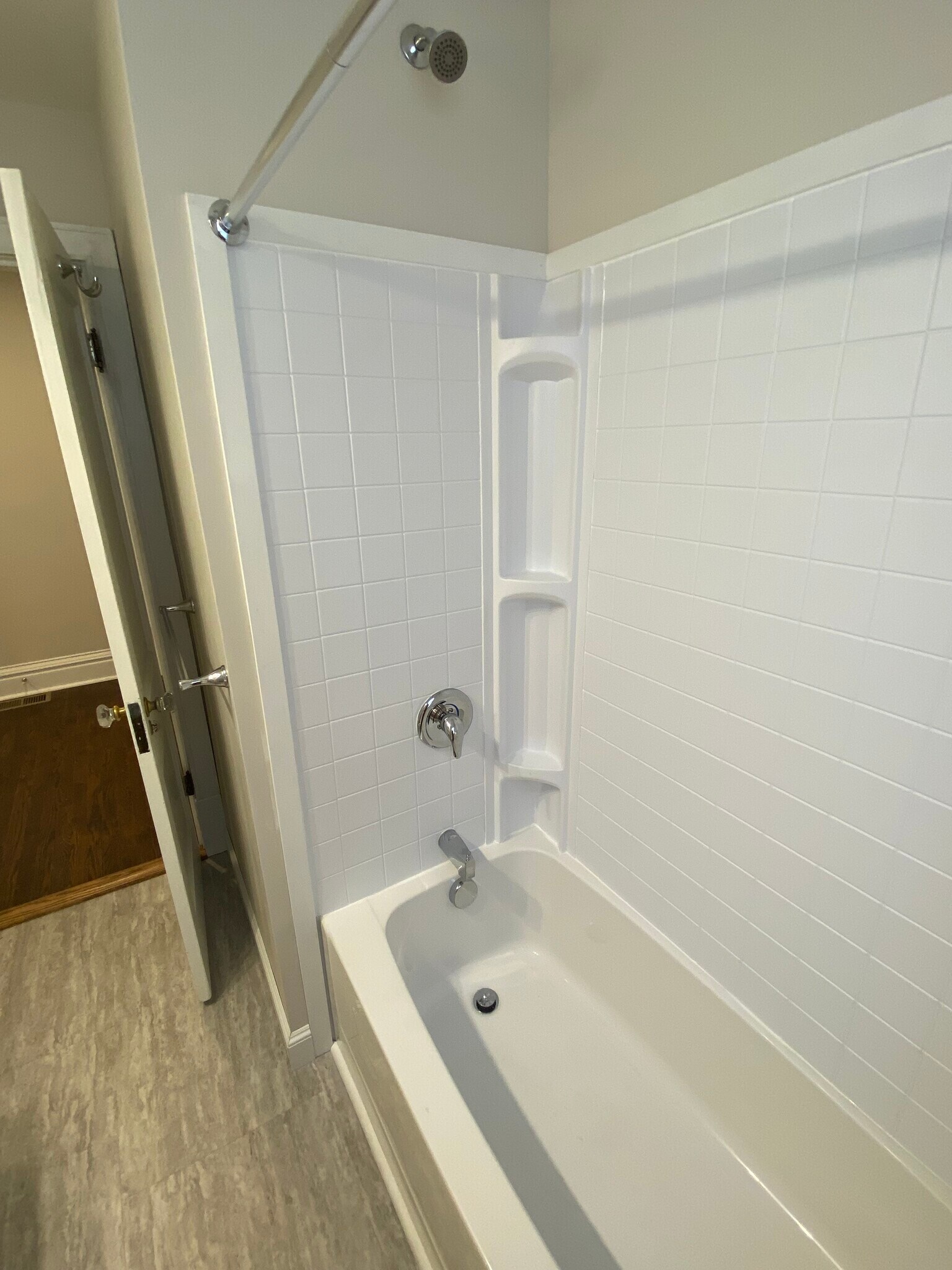 Building Photo - 4927 Lindenwood Ave