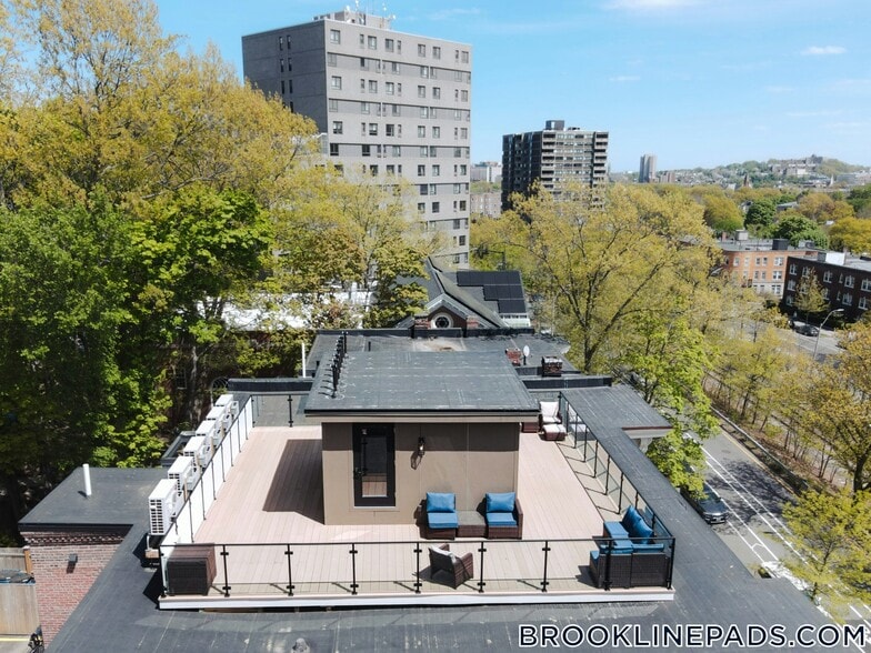 Building Photo - 1578 Beacon St