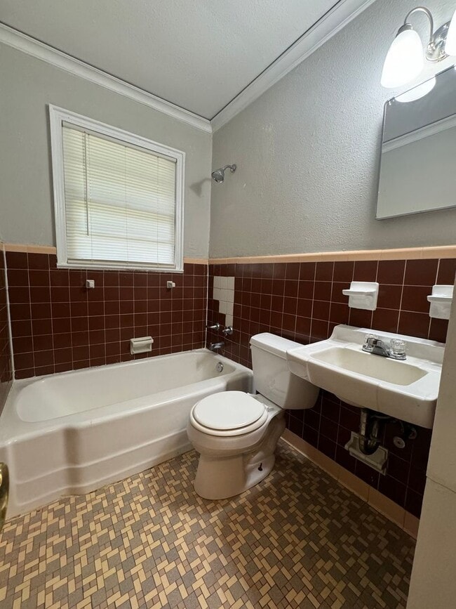 Building Photo - Beautiful 2 bedroom home!