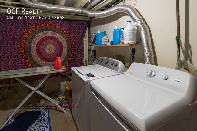 Building Photo - Three Bedroom Graduate Hospital Apartment