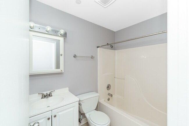 Building Photo - 1332 Cunat Ct