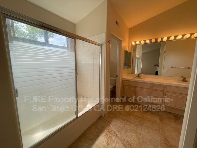 Building Photo - 2203 Willow Creek Cir