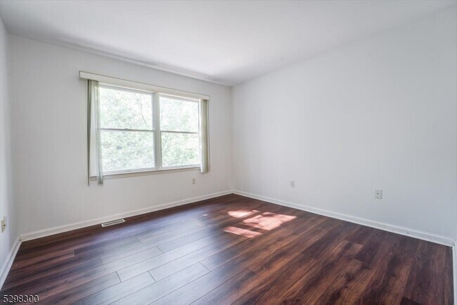 Building Photo - 627 Old Dover Rd