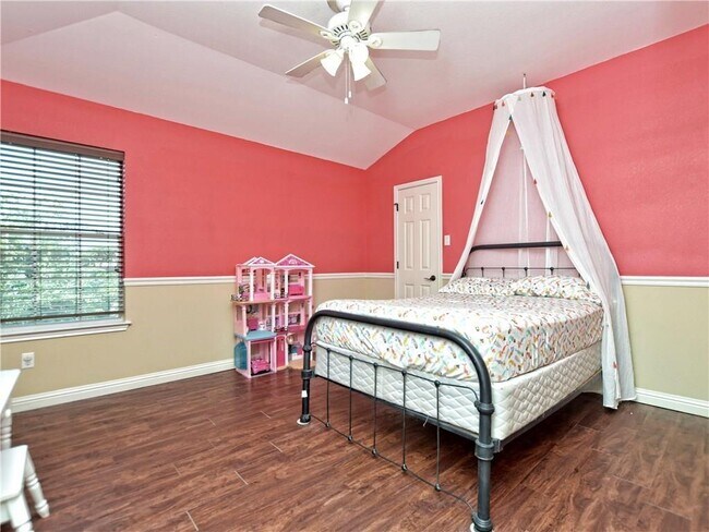 Building Photo - 1802 Greenside Trail