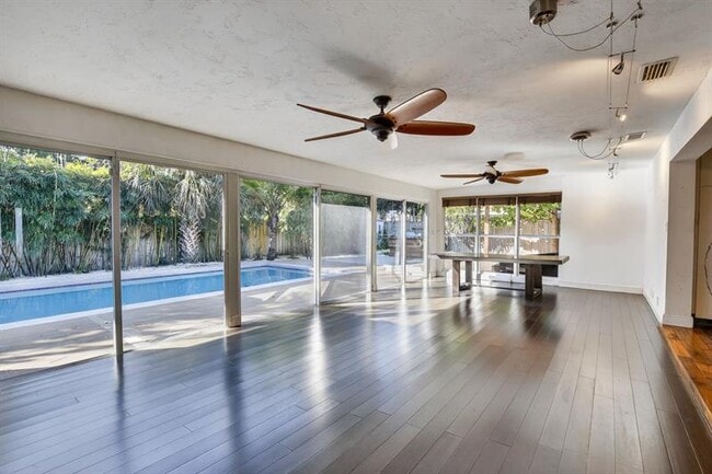 Building Photo - 2740 NE 34th St