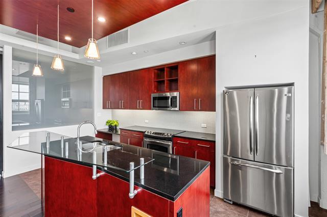 Building Photo - 2600 W 7th St