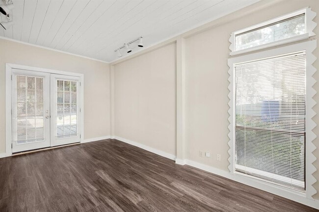 Building Photo - 6726 Lancret Hill Dr