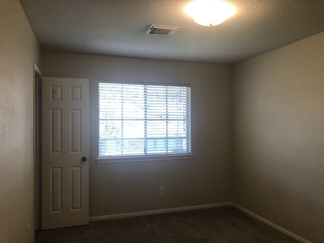 Building Photo - 2110 Highland Bay Ct