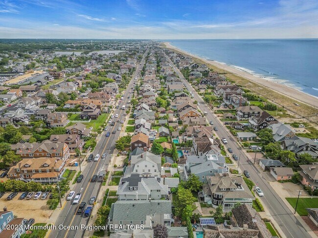 Building Photo - 683 Main Ave