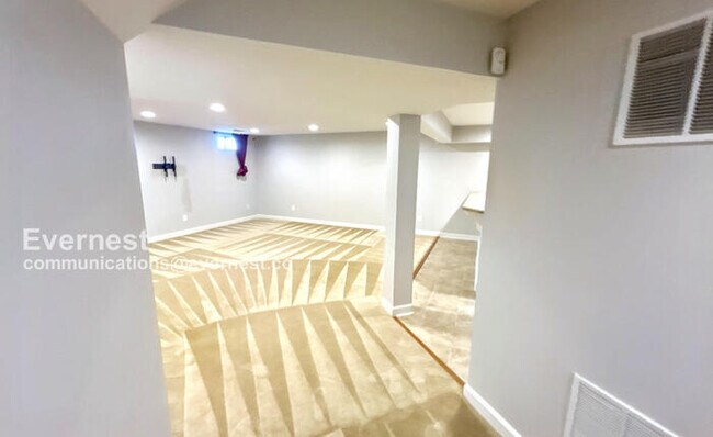 Building Photo - 1013 Dorthea Ct