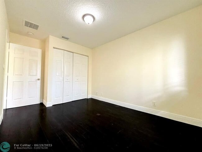 Building Photo - 3118 Coral Ridge Dr
