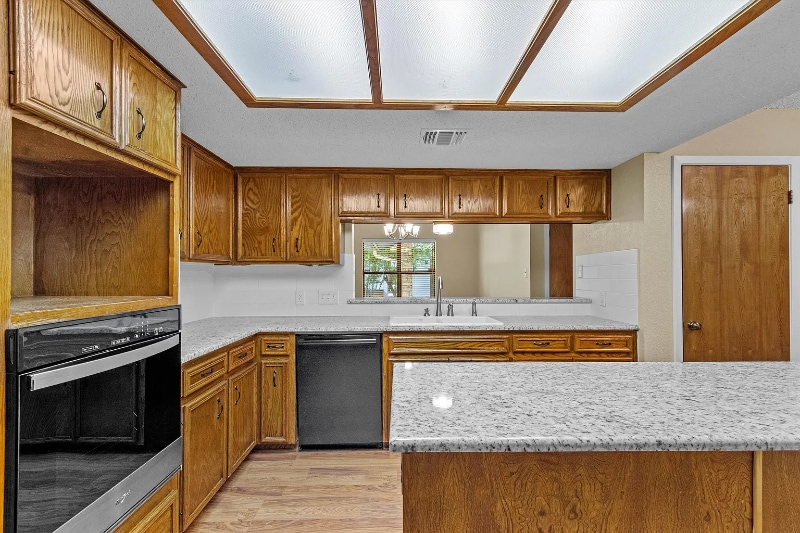 Building Photo - 8606 Mesa Dr