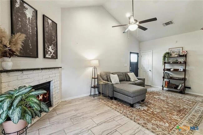 Building Photo - 313 Quarry St