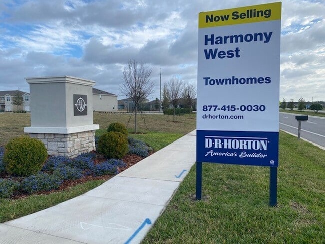 Building Photo - 3 Bedroom 2.5 Bath Townhouse in Harmony West for RENT!