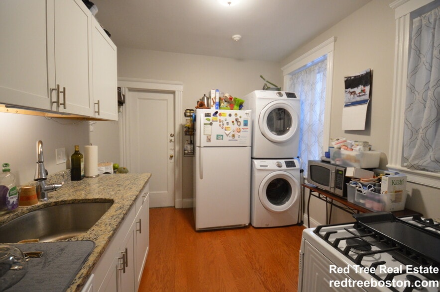 Building Photo - 1992 Commonwealth Ave