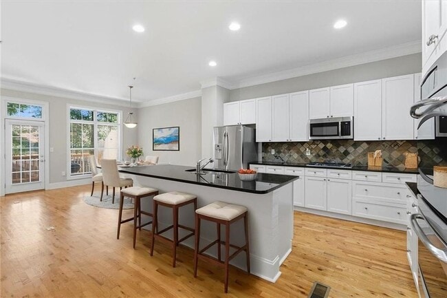 Building Photo - 1664 Mosaic Way