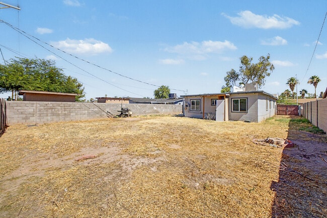 Building Photo - 2045 E Orange St.