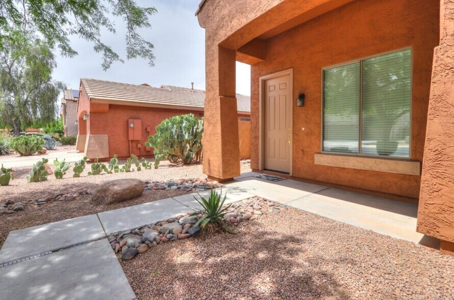 Building Photo - 45694 W Ranch Rd